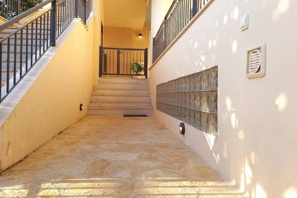 New, Modern, Bright And Independent Apartment 83 M2, With Garden, 5Min To The Beach And The City Center Kalamata Exterior foto